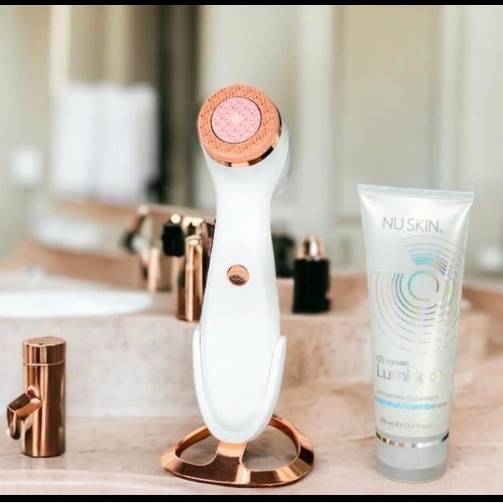 (1) BNIB Lumi Spa IO PINK - LIMITED EDITION